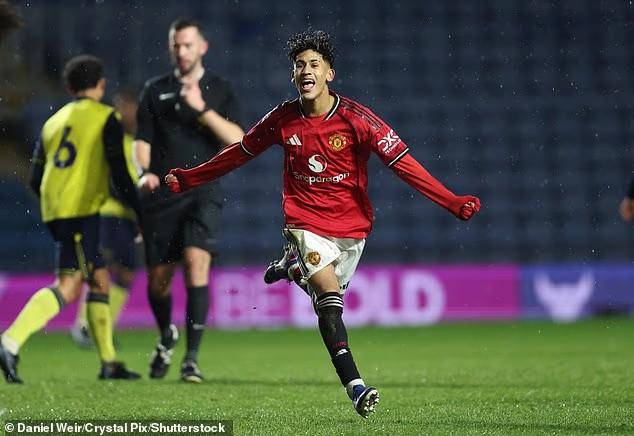  曼联俱乐部已着手规划，将青年队潜力新星JJ-加布里埃尔纳入即将到来的季前赛一线队阵容；这位少年若顺利融入，下赛季有望迎来职业生涯首秀。 体育新闻 曼联俱乐部已着手规划，将青年队潜力新星JJ-加布里埃尔纳入即将到来的季前赛一线队阵容；这位少年若顺利融入，下赛季有望迎来职业生涯首秀。 体育新闻