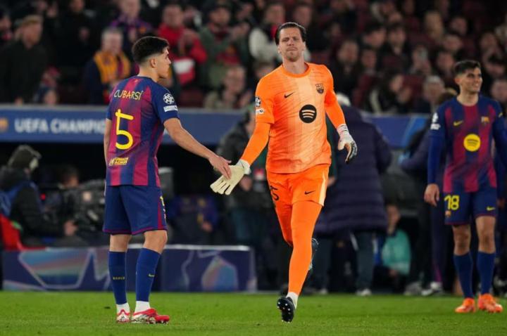  欧冠赛场波兰双星闪耀；什琴斯尼八十场里程碑背后是坚持与传承。 体育新闻