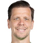  欧冠赛场波兰双星闪耀；什琴斯尼八十场里程碑背后是坚持与传承。 体育新闻