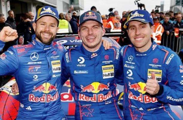  维斯塔潘强势回归纽博格林，梅赛德斯赛车称霸NLS2耐力赛。 体育新闻 维斯塔潘强势回归纽博格林，梅赛德斯赛车称霸NLS2耐力赛。 体育新闻