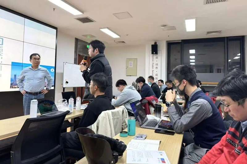  北大经济学院举办金工首席谈系列讲座；王开分享AI投资研究实战案例。 IT技术 北大经济学院举办金工首席谈系列讲座；王开分享AI投资研究实战案例。 IT技术