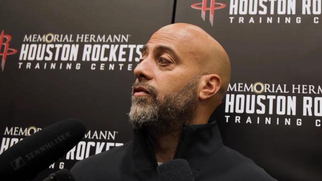  【战术深度】无主控体系的底层逻辑：火箭为何敢赌一场“没有控卫的篮球” 体育新闻