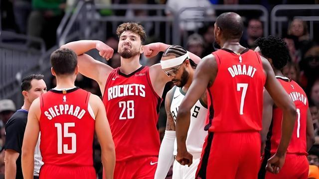  【战术深度】无主控体系的底层逻辑：火箭为何敢赌一场“没有控卫的篮球” 体育新闻