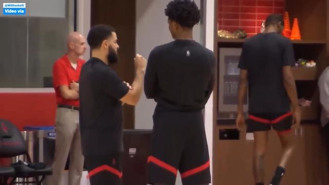  【战术深度】无主控体系的底层逻辑：火箭为何敢赌一场“没有控卫的篮球” 体育新闻