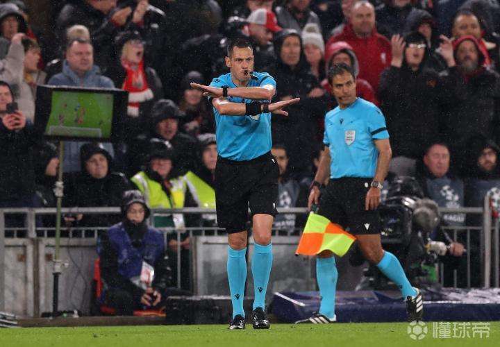  技术解构：登贝莱的从容终结能力如何撕开红军防线——欧冠1/4决赛战术复盘深度解析 体育新闻