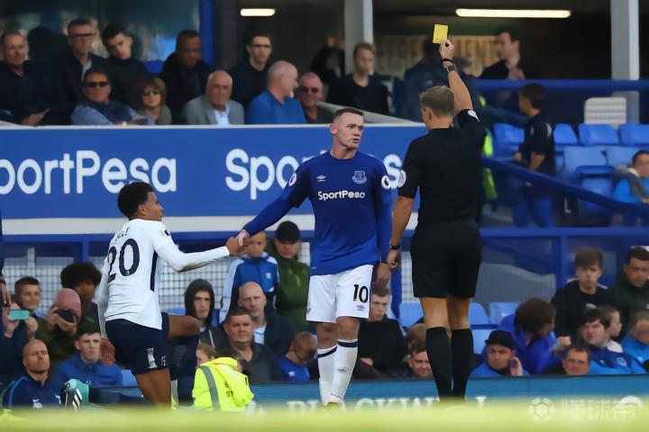  【深度】十年英超执法复盘：裁判系统如何成为这项运动的无名功臣 体育新闻