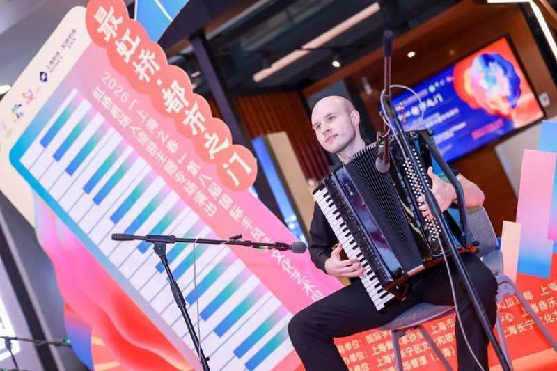  技术视角下的城市文化地标：手风琴声如何重构上海虹桥机场的公共艺术场景 文化旅游