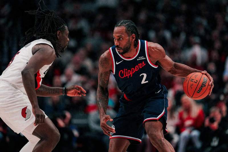  连续57场20+背后的战术困局：小卡破纪录夜的快船体系性崩塌 体育新闻