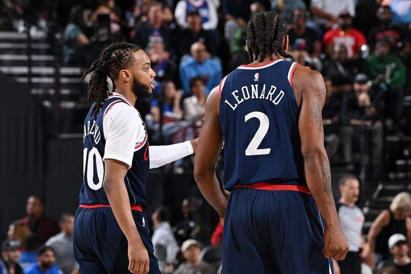  连续57场20+背后的战术困局：小卡破纪录夜的快船体系性崩塌 体育新闻