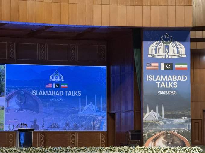  从西装到徽章：美伊谈判的47年对峙与破冰信号深度拆解 新闻