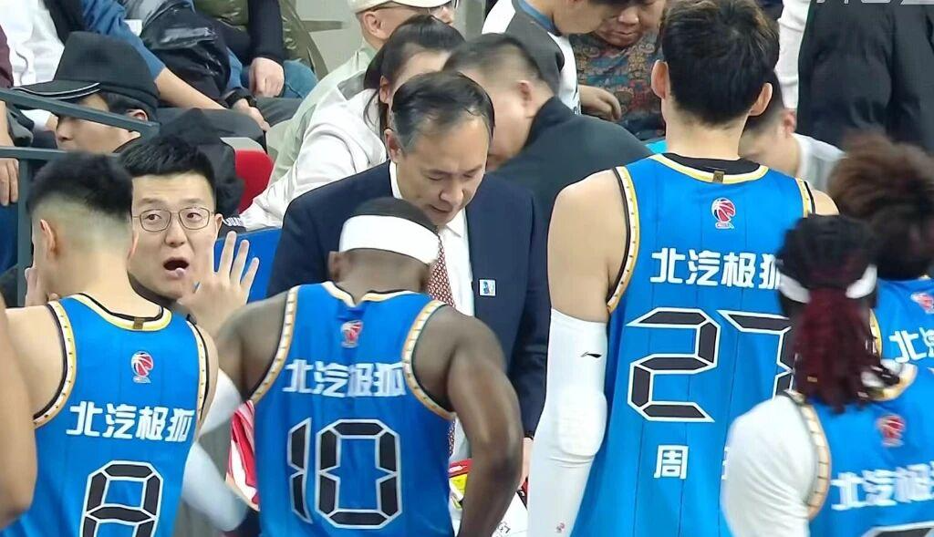  CBA外援军备竞赛背后的战术逻辑：三大豪强补强深度拆解 体育新闻