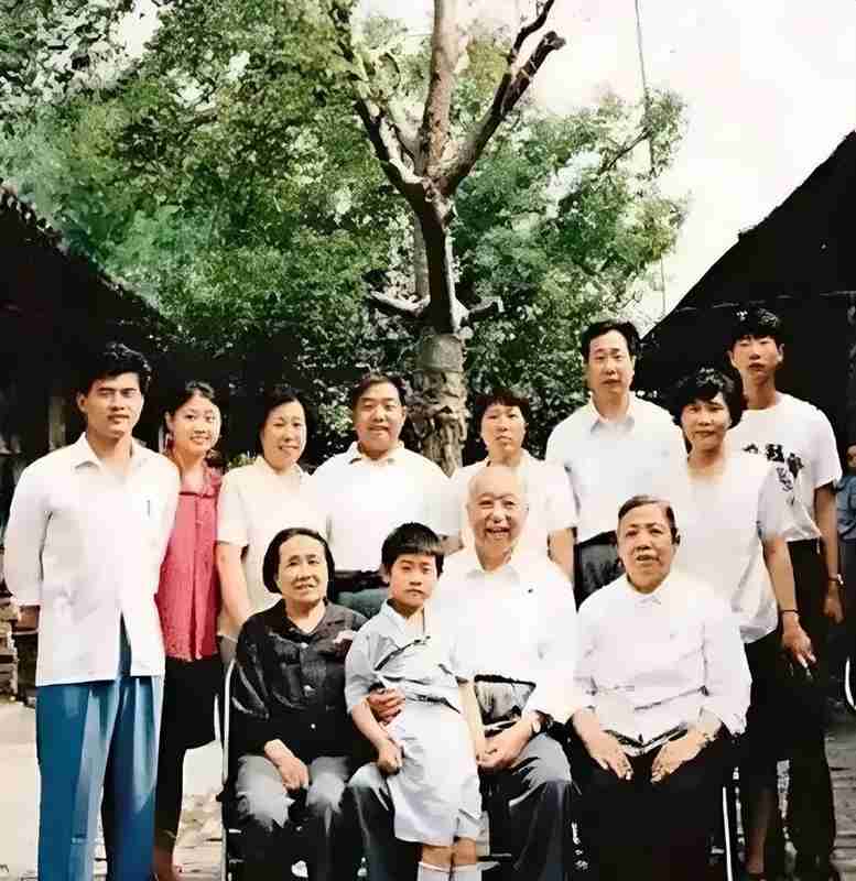  华国锋夫人韩芝俊的“低调生存哲学”：一个特殊家庭的边界管理智慧 文化旅游